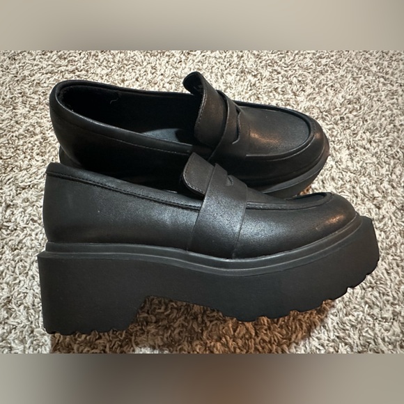 Wild Fable Woman’s Lacey Loafer Flats - SZ 8 - Picture 2 of 4